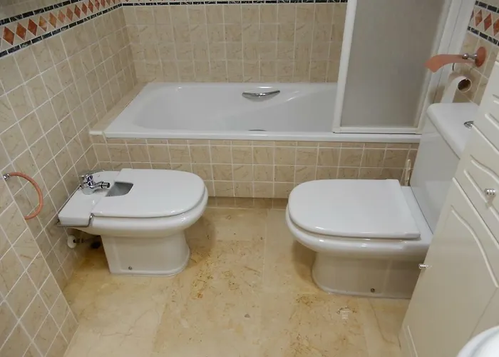 Edificio 1º Linea De Playa, En Paseo Maritimo De Torrevieja, Alicante, Costa Blanca * Torrevieja