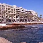 Edificio 1º Línea De Playa, En Paseo Marítimo De Torrevieja, Alicante, Costa Blanca * Torrevieja