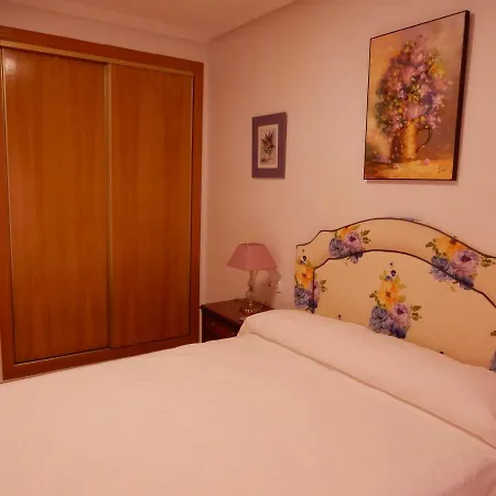Edificio 1º Linea De Playa, En Paseo Maritimo De Torrevieja, Alicante, Costa Blanca * Торевьиа