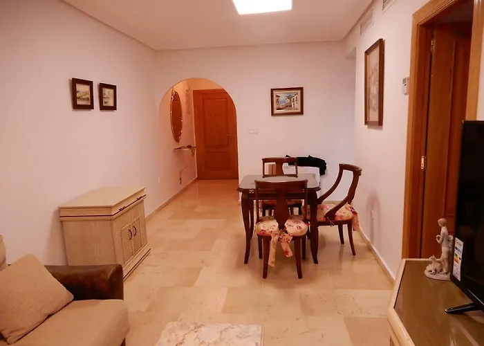 Edificio 1º Línea De Playa, En Paseo Marítimo De Torrevieja, Alicante, Costa Blanca *