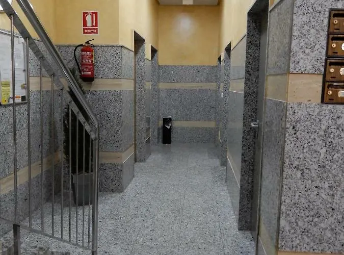 Edificio 1º Línea De Playa, En Paseo Marítimo De Torrevieja, Alicante, Costa Blanca