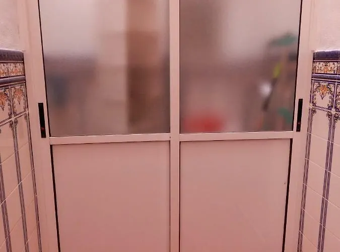 Edificio 1º Línea De Playa, En Paseo Marítimo De Torrevieja, Alicante, Costa Blanca *