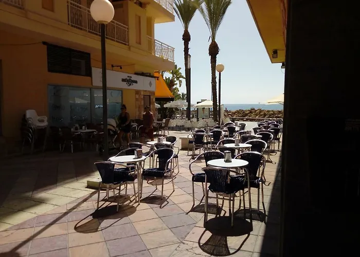Edificio 1º Línea De Playa, En Paseo Marítimo De Torrevieja, Alicante, Costa Blanca
