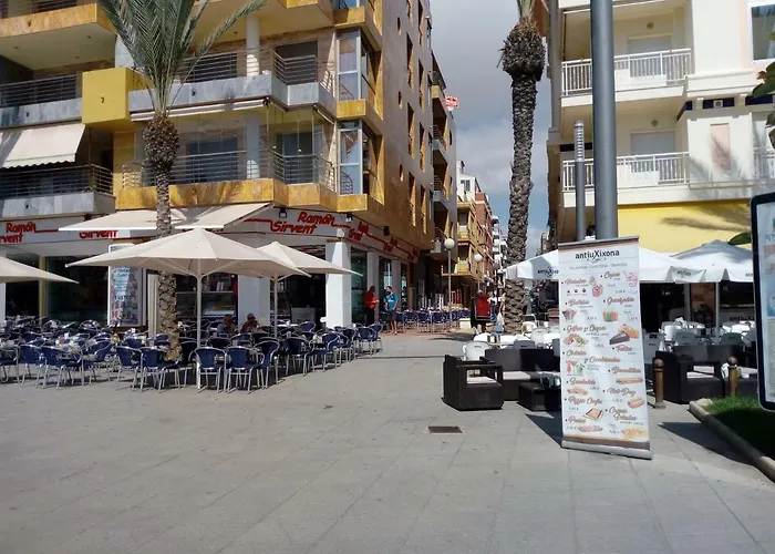 Apartamento Edificio 1º Línea De Playa, En Paseo Marítimo De Torrevieja, Alicante, Costa Blanca