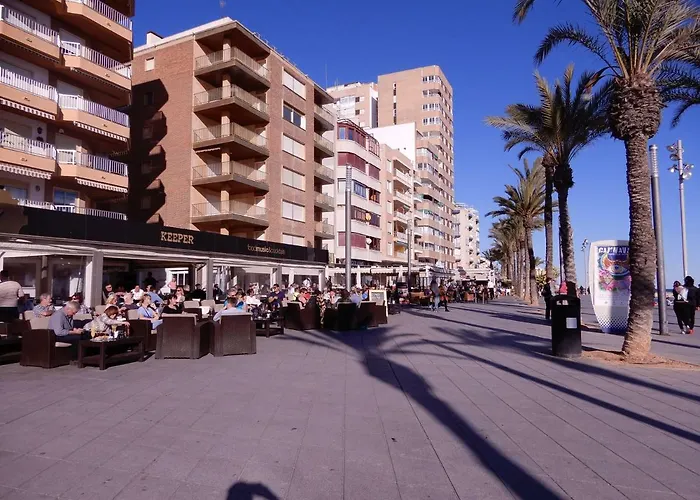 Edificio 1º Línea De Playa, En Paseo Marítimo De Torrevieja, Alicante, Costa Blanca Apartamento *