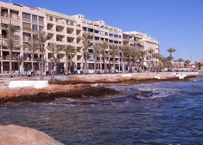 Edificio 1º Linea De Playa, En Paseo Maritimo De Torrevieja, Alicante, Costa Blanca * تورّيفيِخا
